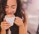 How long does caffeine stay in the body and when should the last cup of the day be drunk?