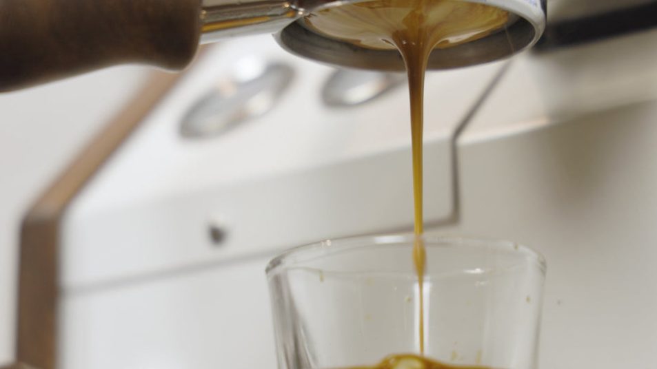 Coffee dosage depending on the machine
